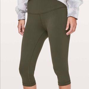 Lululemon Wunder Under Hi-Rise 1/2 Tight 17” (Dark Olive)